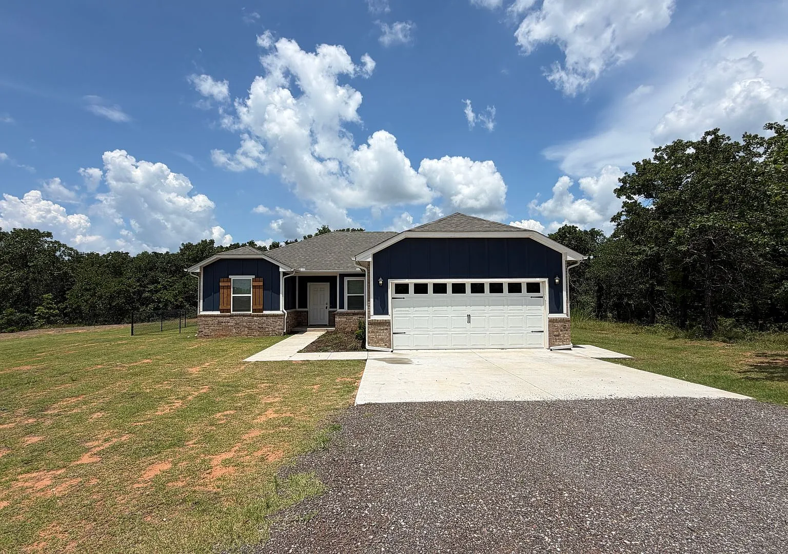 Beautiful 3 Bedroom, 2 Bathroom Home on a 2.14 Acre Corner Lot! — Photo 2