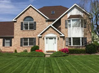 2425 Country Top Trl, Bethlehem, PA 18020