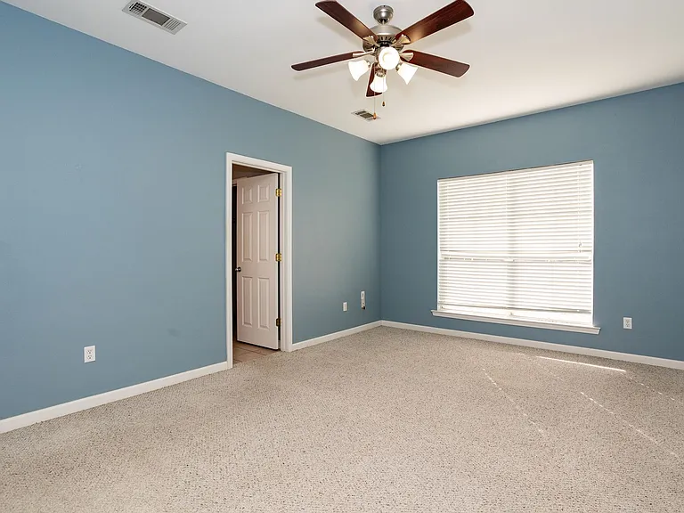 10022 Petersburg Dr — Photo 17