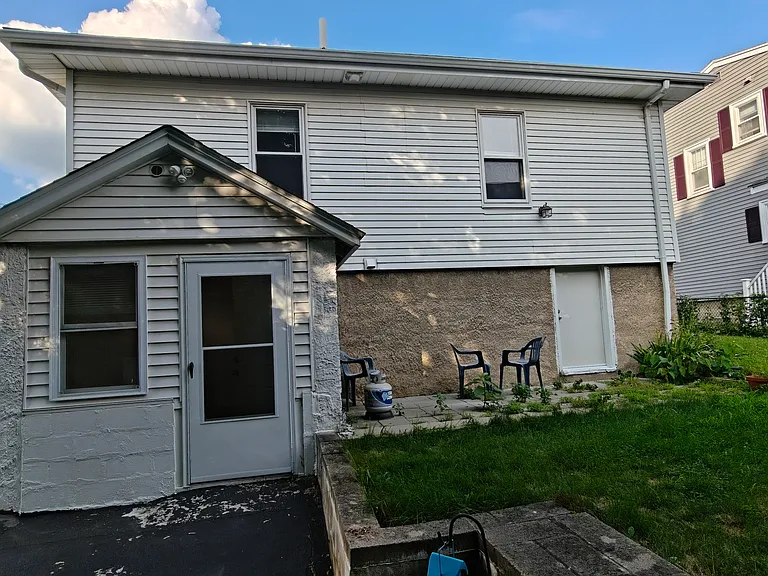 1 Newton Ave — Photo 10