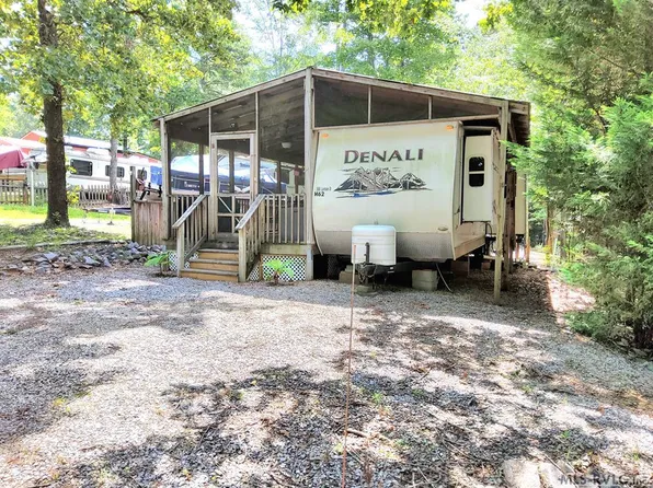 566 Laramie Dr, Bracey, VA 23919