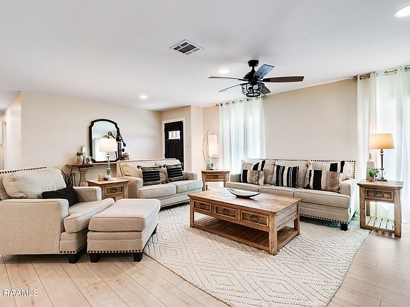 3rd image of 303 Meadow Ln
