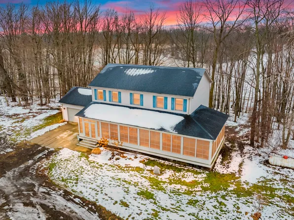 1500 Sanford Ln, Buchanan, MI 49107