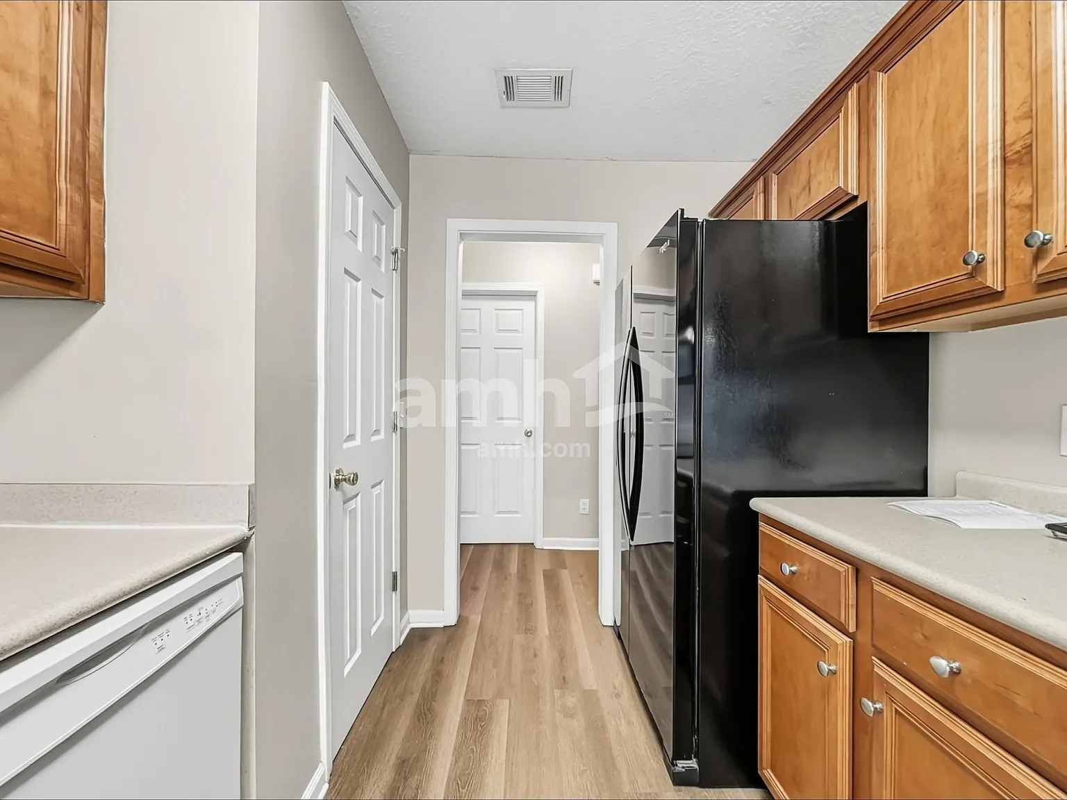 4 bed, 2.0 bath, 2000 sqft, $2,030 — Photo 3