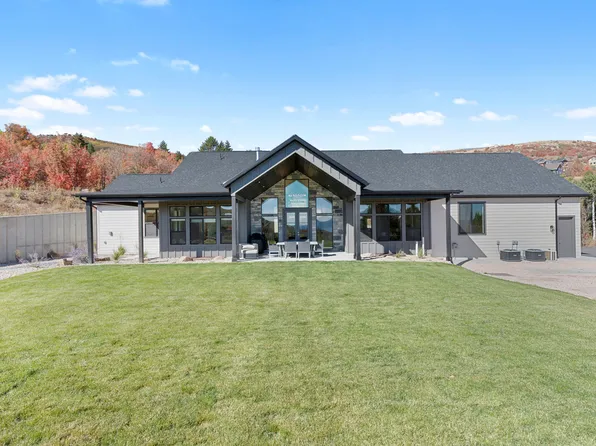 984 S Crossed Arrows Cir, Garden City, UT 84028