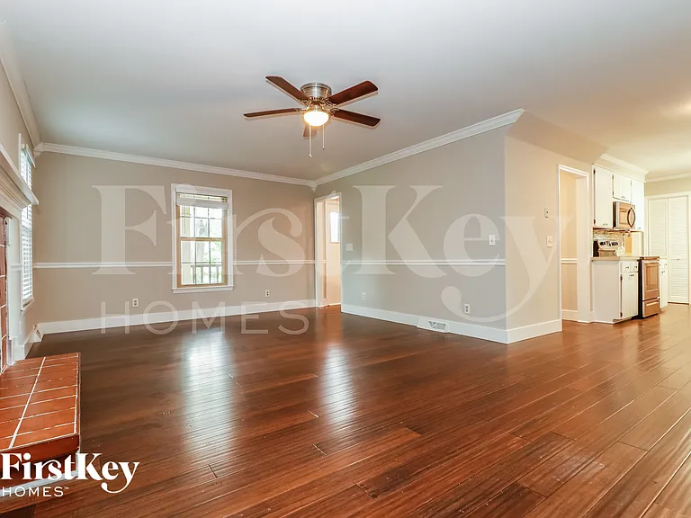 120 Fox Chase Dr — Photo 3