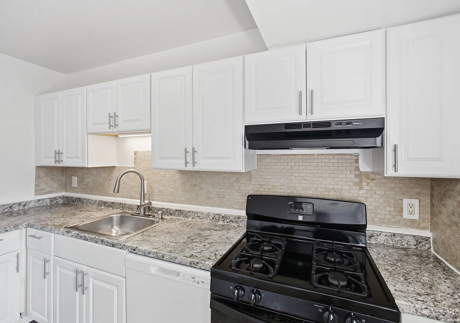 Inviting 1 BR/1 BA Apartment in Montgomery Village! — Photo 2