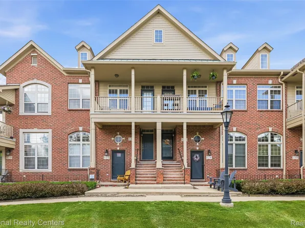128 Sandy Ln, Walled Lake, MI 48390