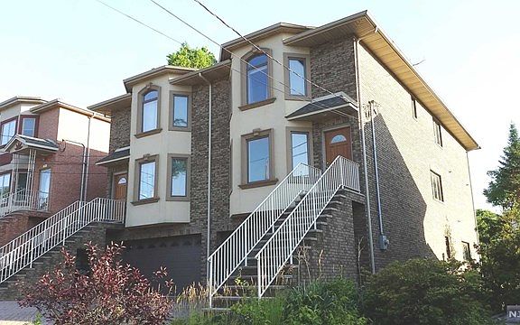 3rd image of 440 Lawton Ave #B