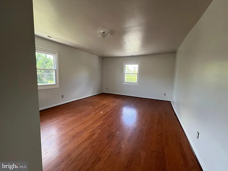5309 Mitchell St — Photo 8