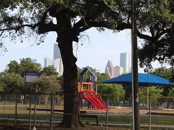 Apartment near downtown!