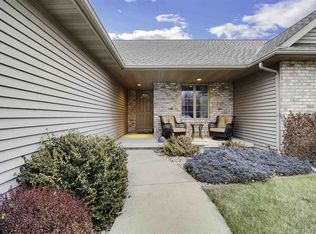 2190 Hidden Creek Rd, Neenah, WI 54956