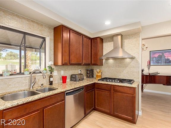 4th image of 4825 Fiesta Lakes St