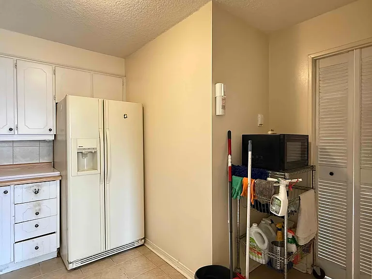 1300 Marlborough Ct #323 — Photo 8