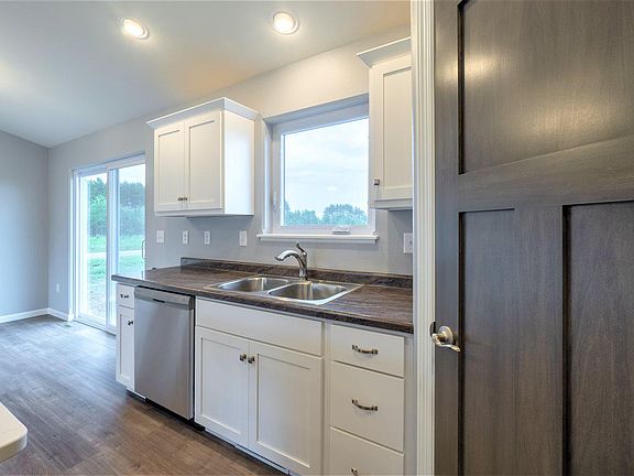 3rd image of 2547 Canterbury Dr