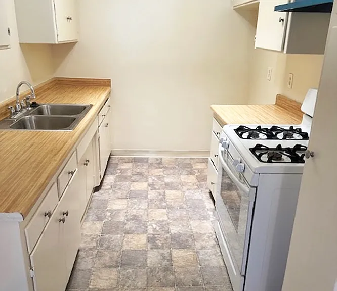 13621 Van Ness Ave #9 — Photo 4
