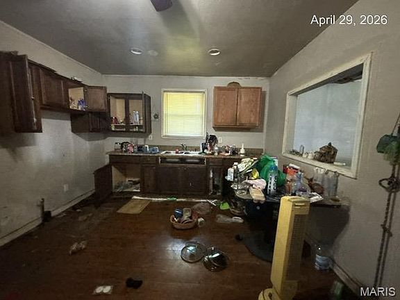 2nd image of 2204 Amelia St