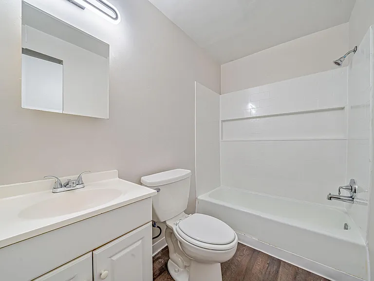 Brooklane Manor Apartments — Photo 62