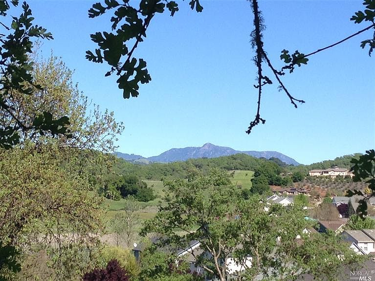 2nd image of 175 Spur Ridge Ct