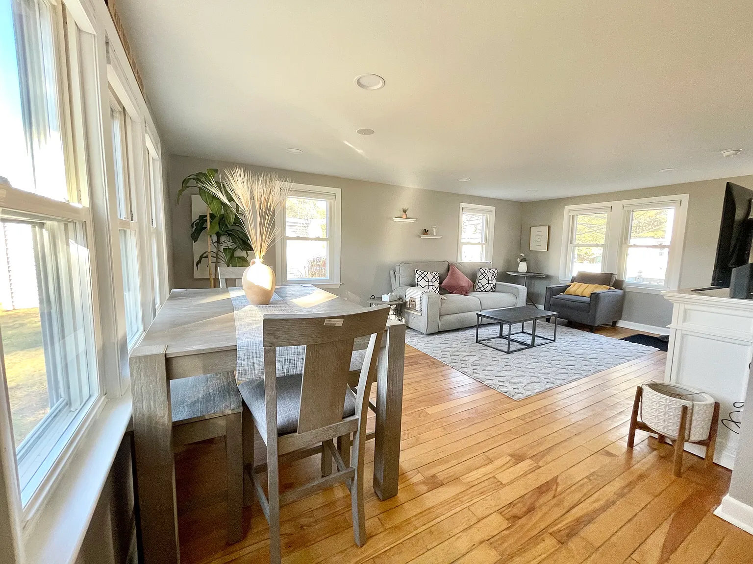 3 bed, 1359 sqft, $3,000 — Photo 4