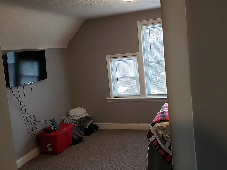 137 4th Ave S #2 — Photo 2