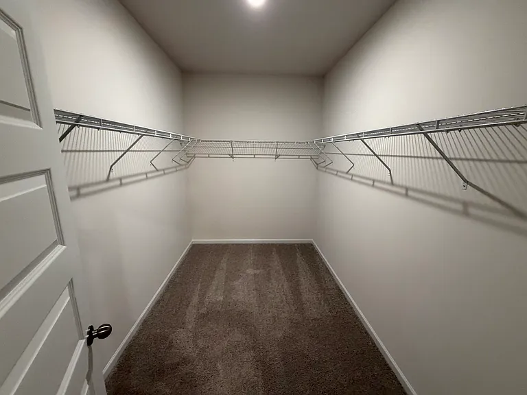 4913 Dresden Loop — Photo 23