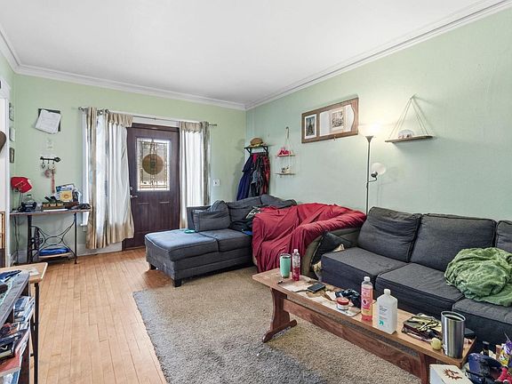 3rd image of 711 Whitewater AVENUE