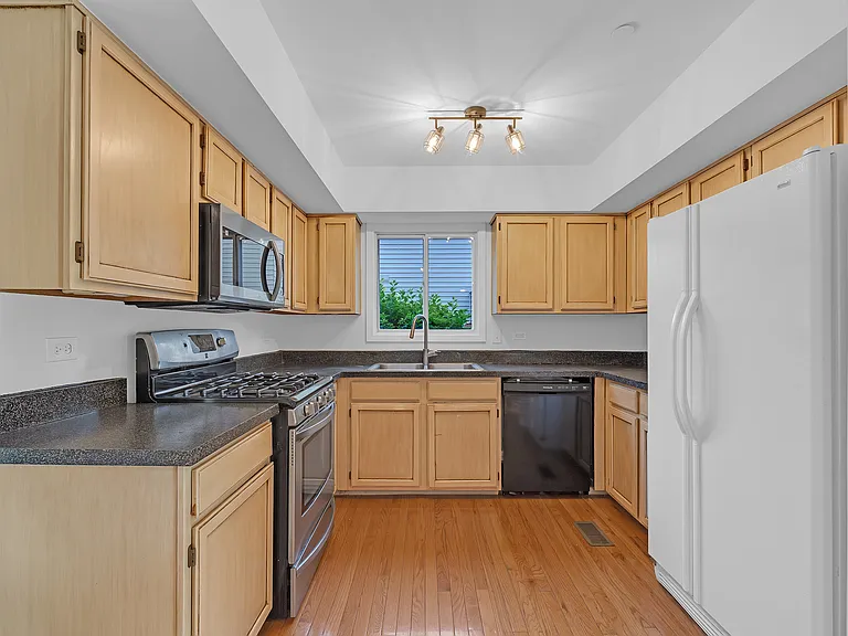 1423 Bangor Ln — Photo 1