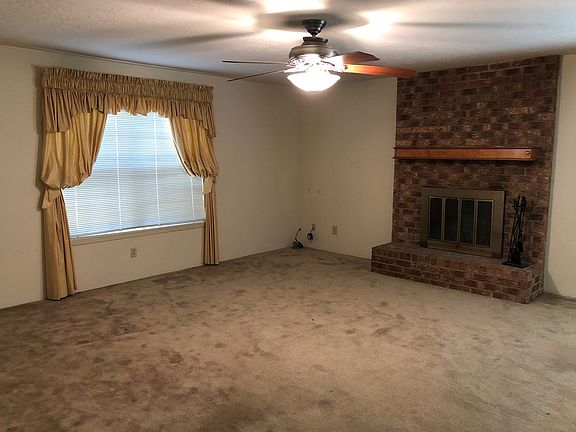 3rd image of 2912 Lake Forest Dr