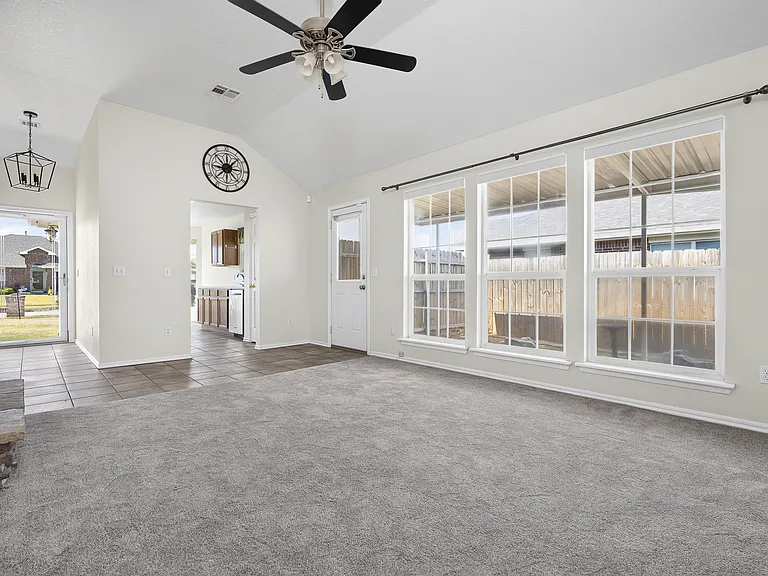 337 W Chantilly Way — Photo 7