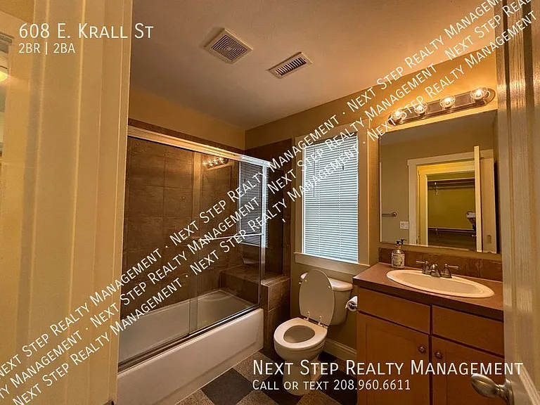 608 E Krall St — Photo 17
