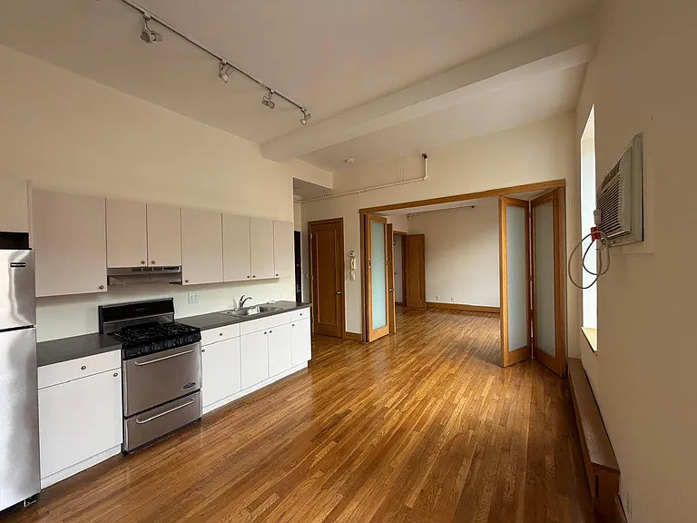 477 Saint Marks Pl #202 — Photo 3