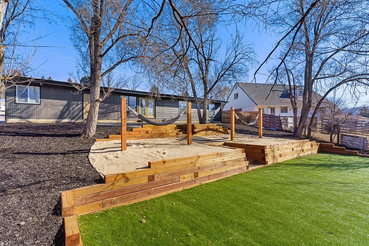 Building Photo - 1517 Acacia Dr