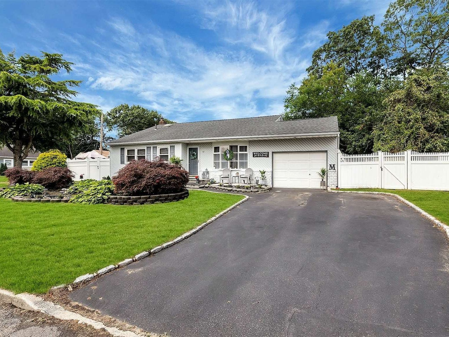 47 Holly Drive, Sayville, NY 11782 Zillow