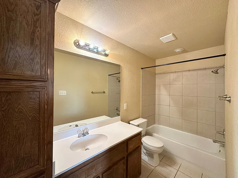 4304 Elms Run Cir — Photo 22