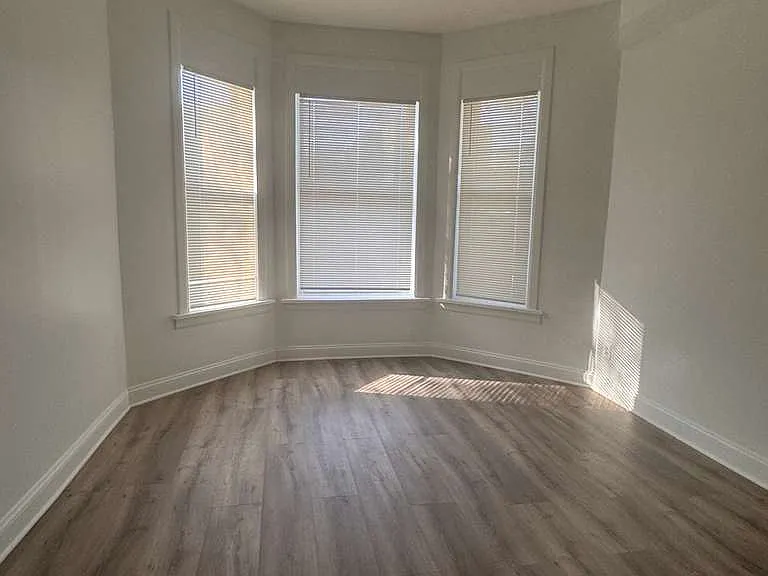 6609 S Rhodes Ave #1 — Photo 2