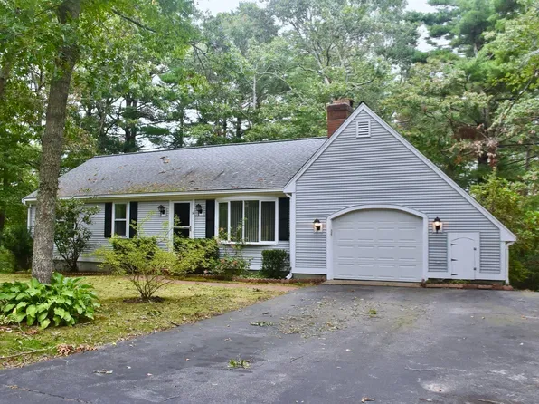 10 Rolling Oaks Dr, Bourne, MA 02532