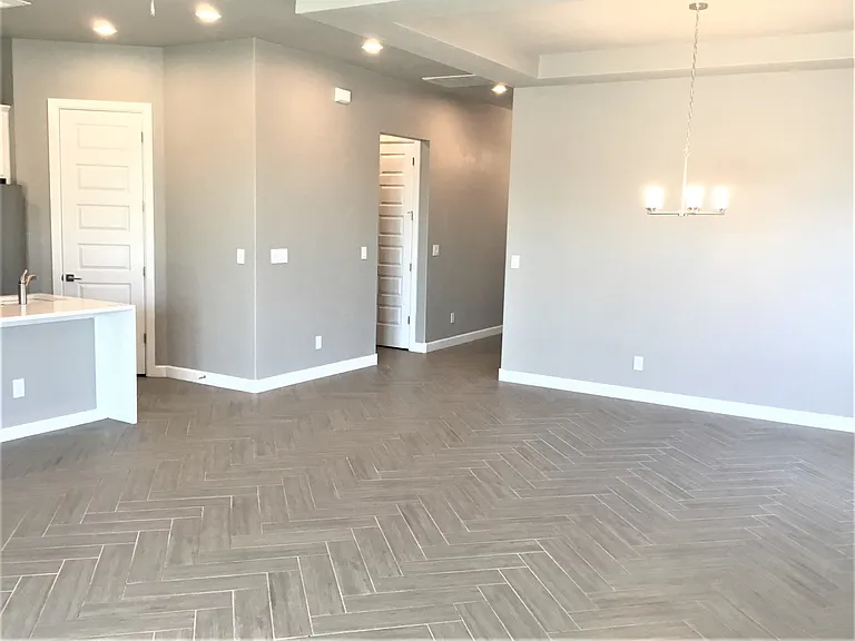 2406 Lynn Rd SE — Photo 6