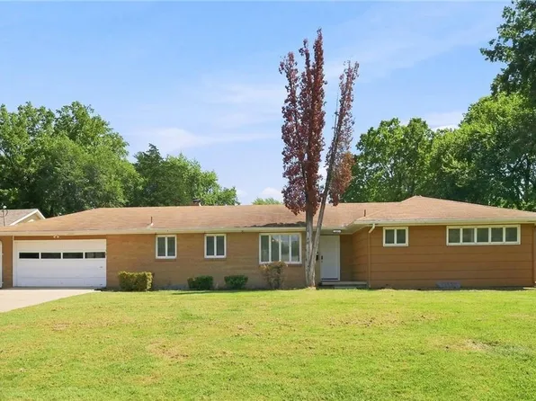 1405 N McCoy St, Independence, MO 64050