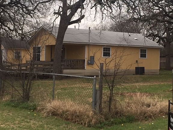 4th image of 902 Travis Ave