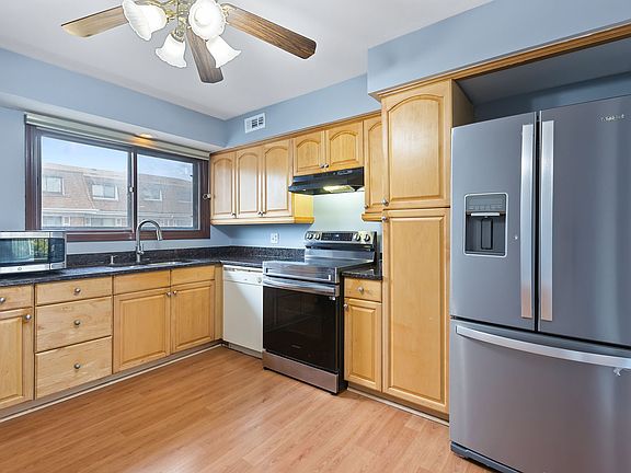 4th image of 4176 Cove Ln #2E
