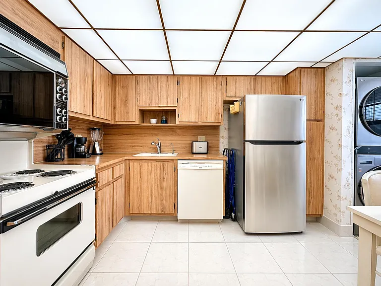 4015 W Palm Aire Dr #205 — Photo 3