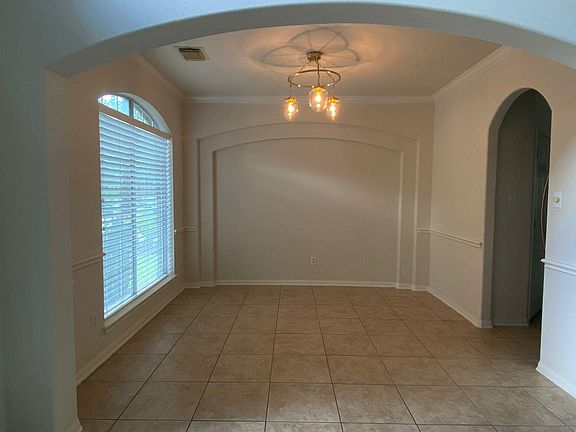 4th image of 30 Sheltered Arbor Ct