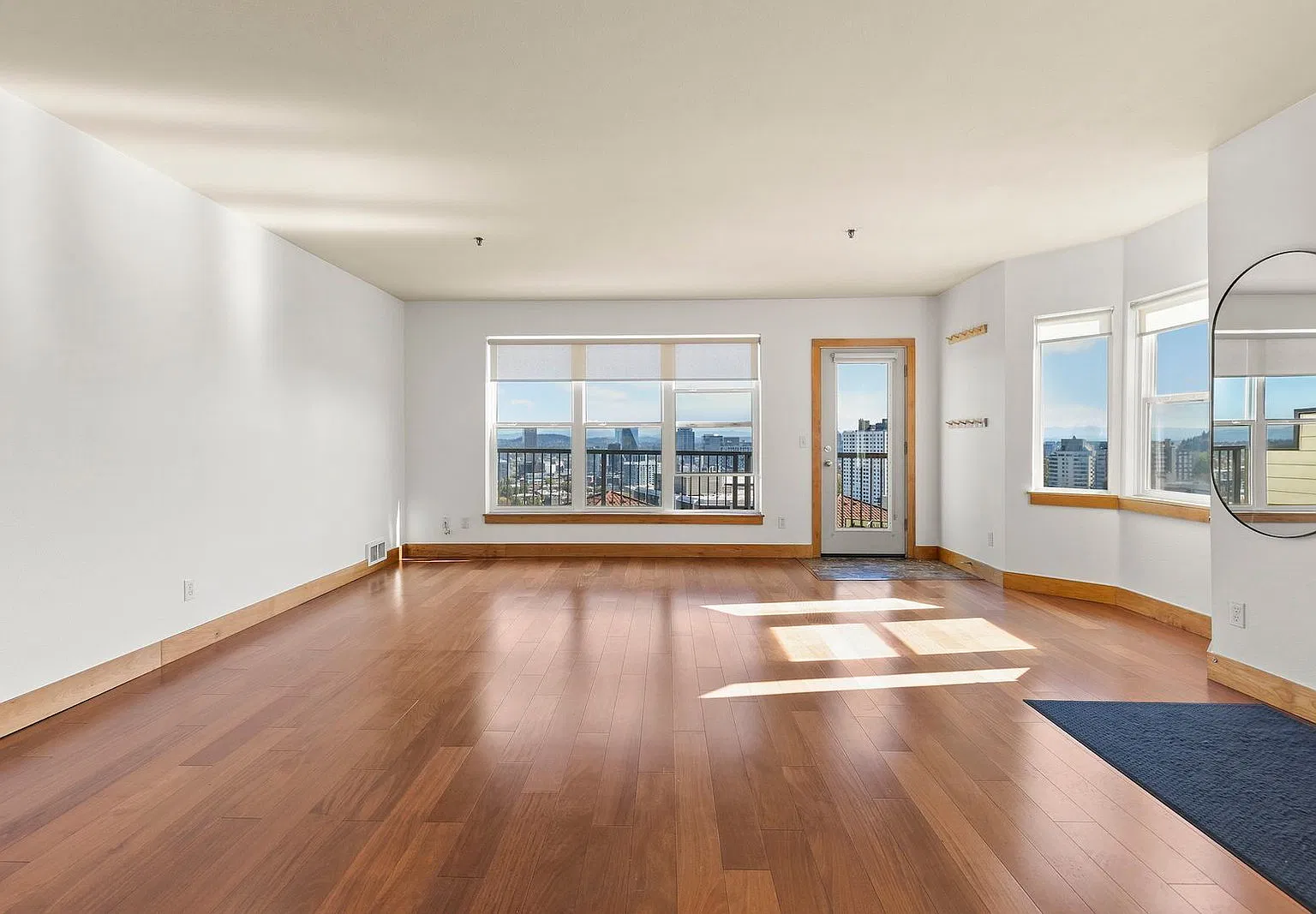 2 bed, 1.5 bath, 1129 sqft, $2,800 — Photo 2