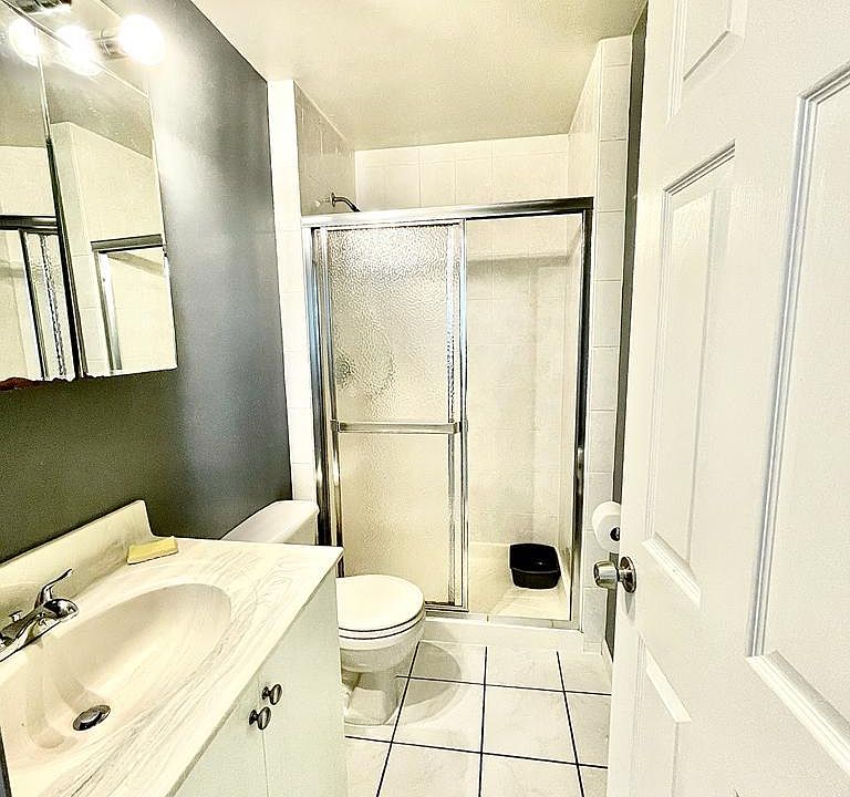 1st image of 910 Beau Dr