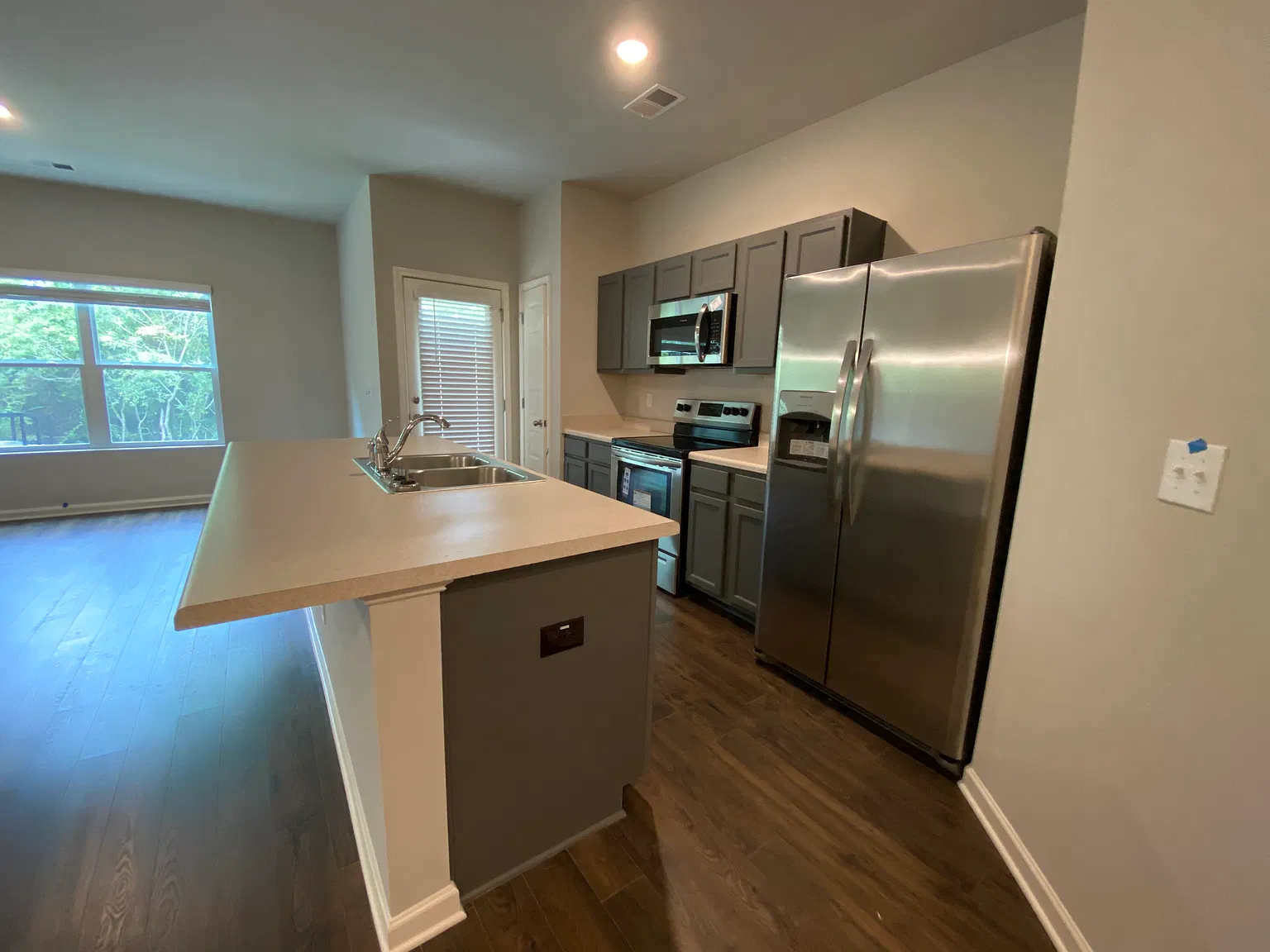 3 bed, 1461 sqft, $2,295 — Photo 2