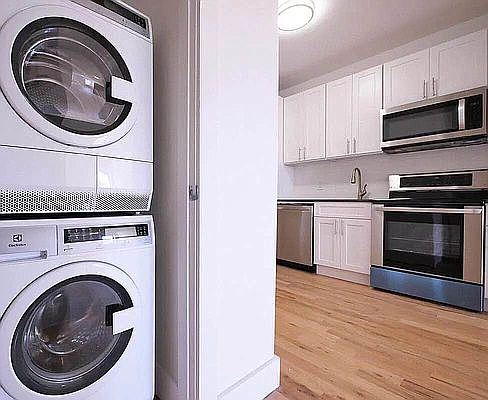 2nd image of 75 E 21st St #5EE