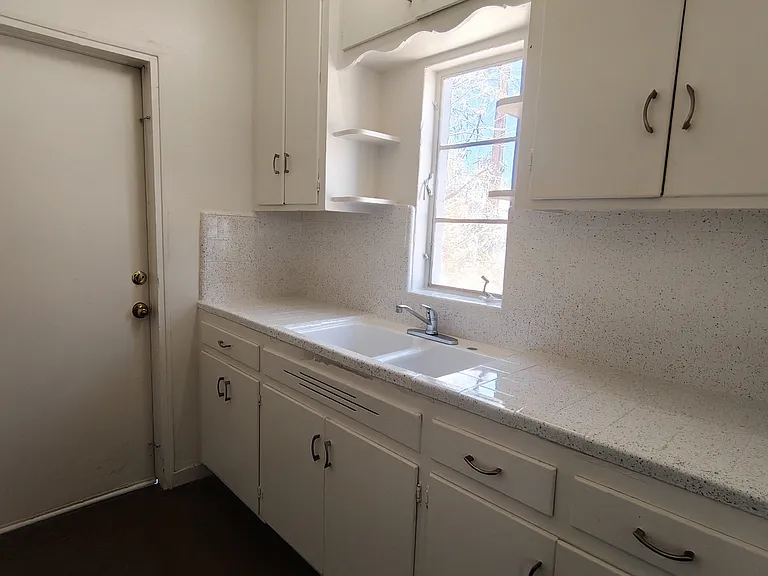 2545 E Water St #D — Photo 7