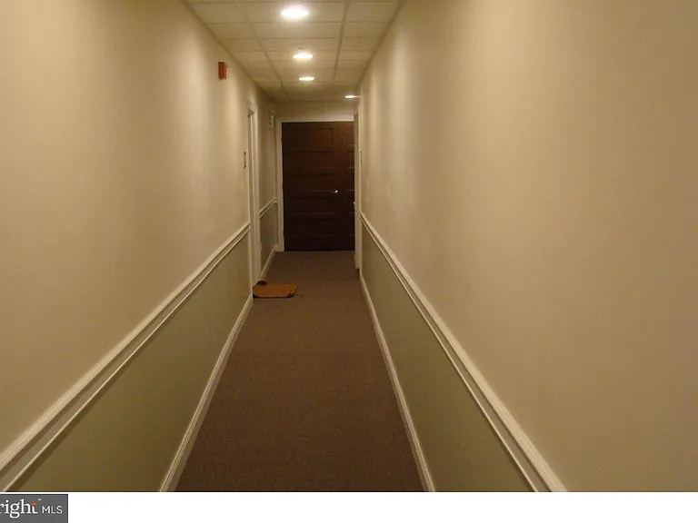 10 W Market St #203 — Photo 3