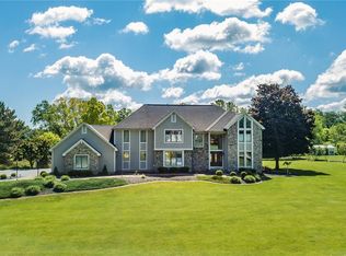 10 Hurlingham Dr, Honeoye Falls, NY 14472